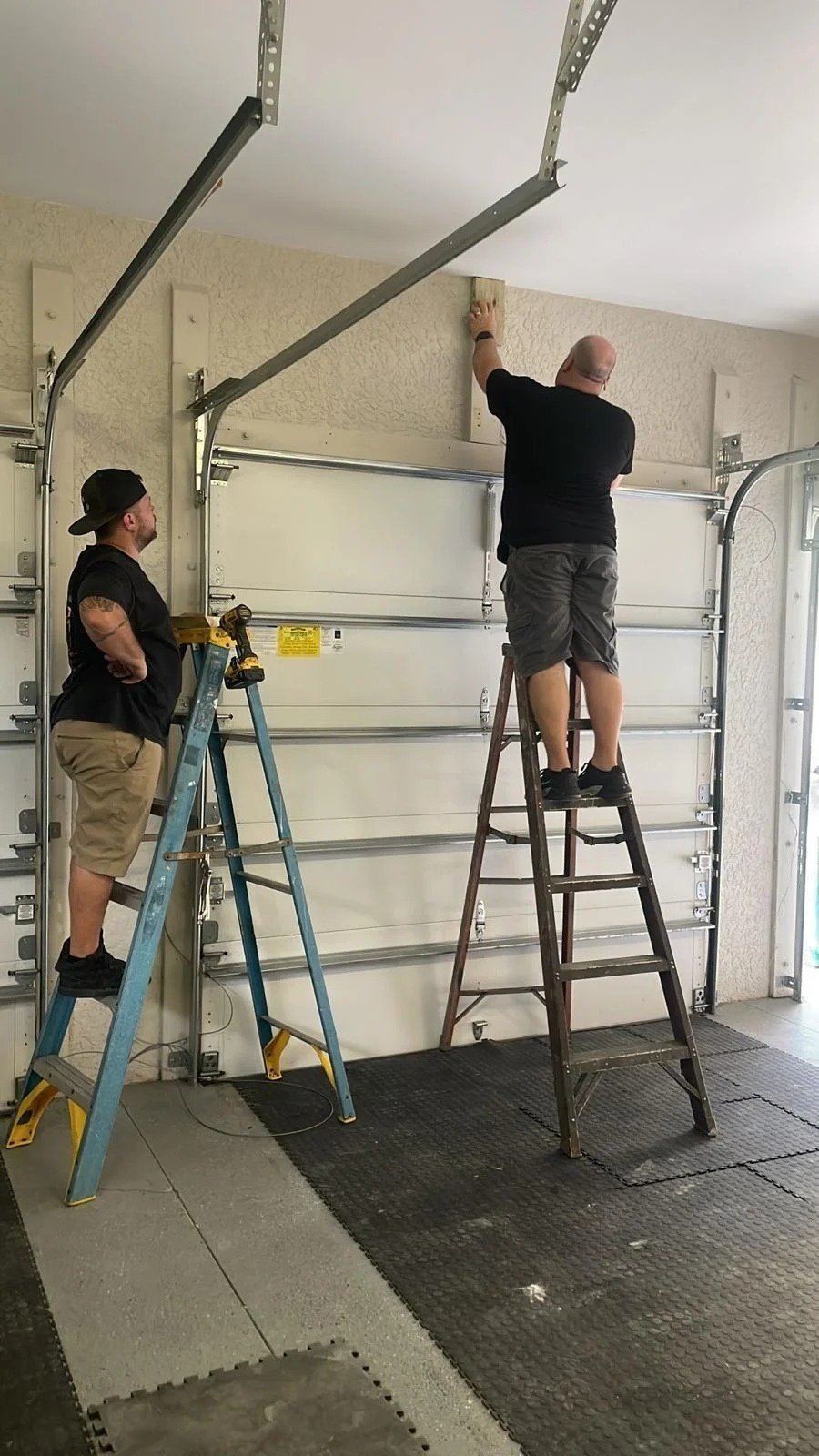 Garage door repair work, gallery photo 3